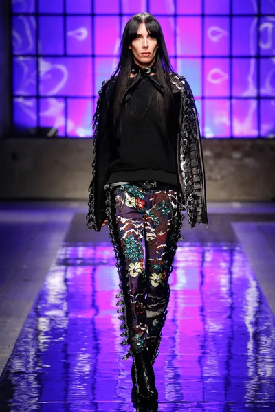 Look 17